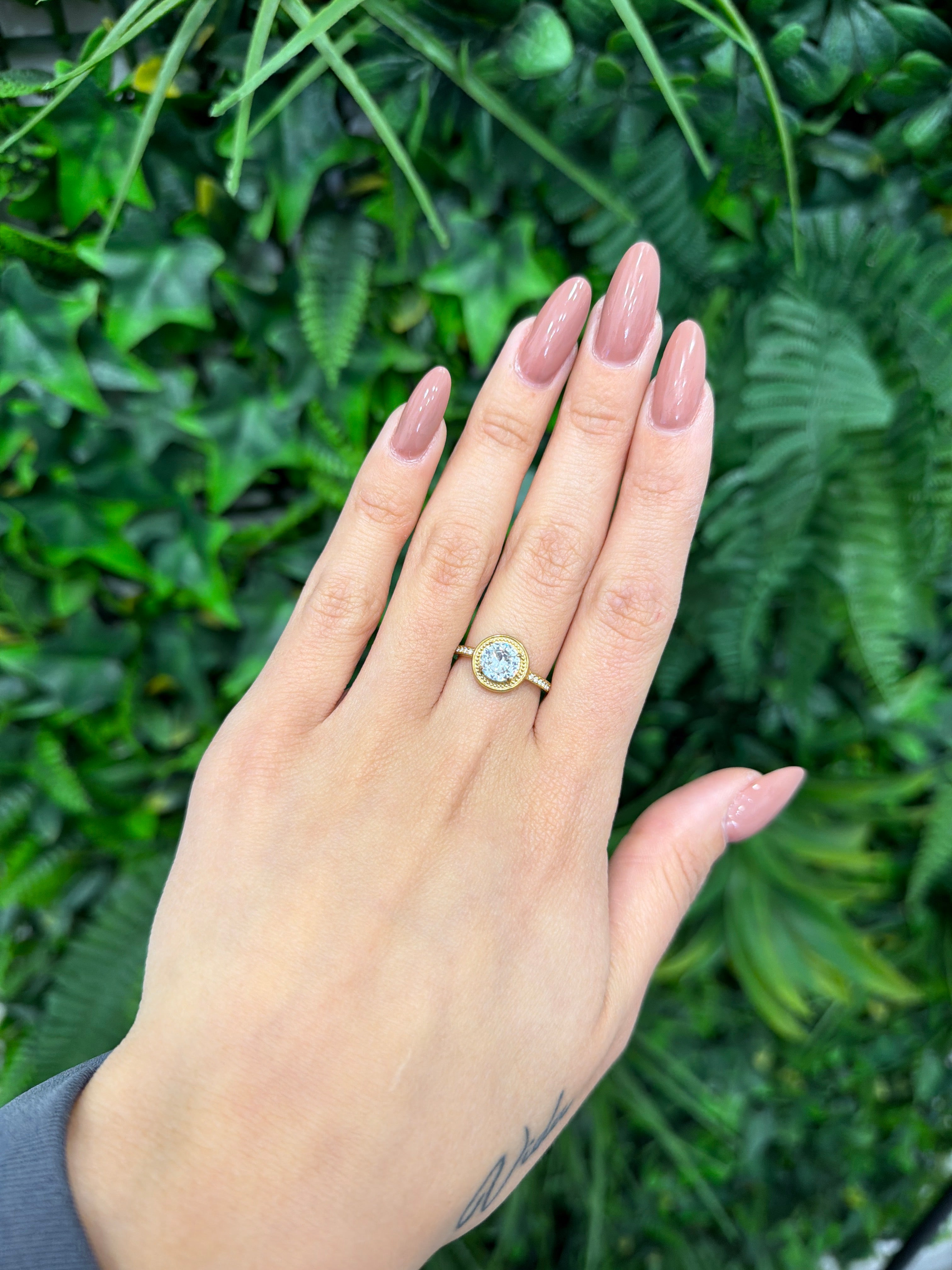 Anello solitario tondo