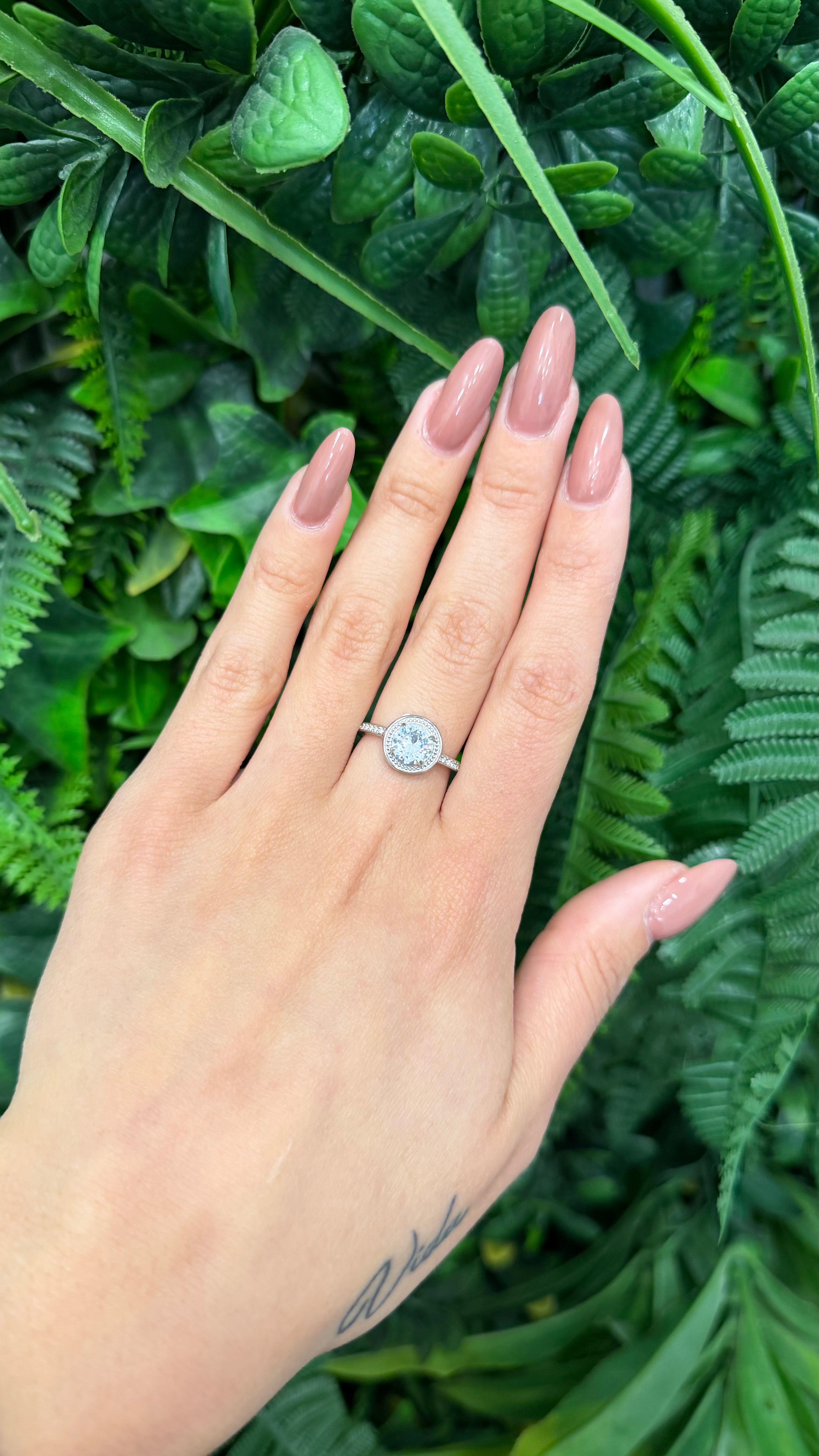 Anello solitario tondo