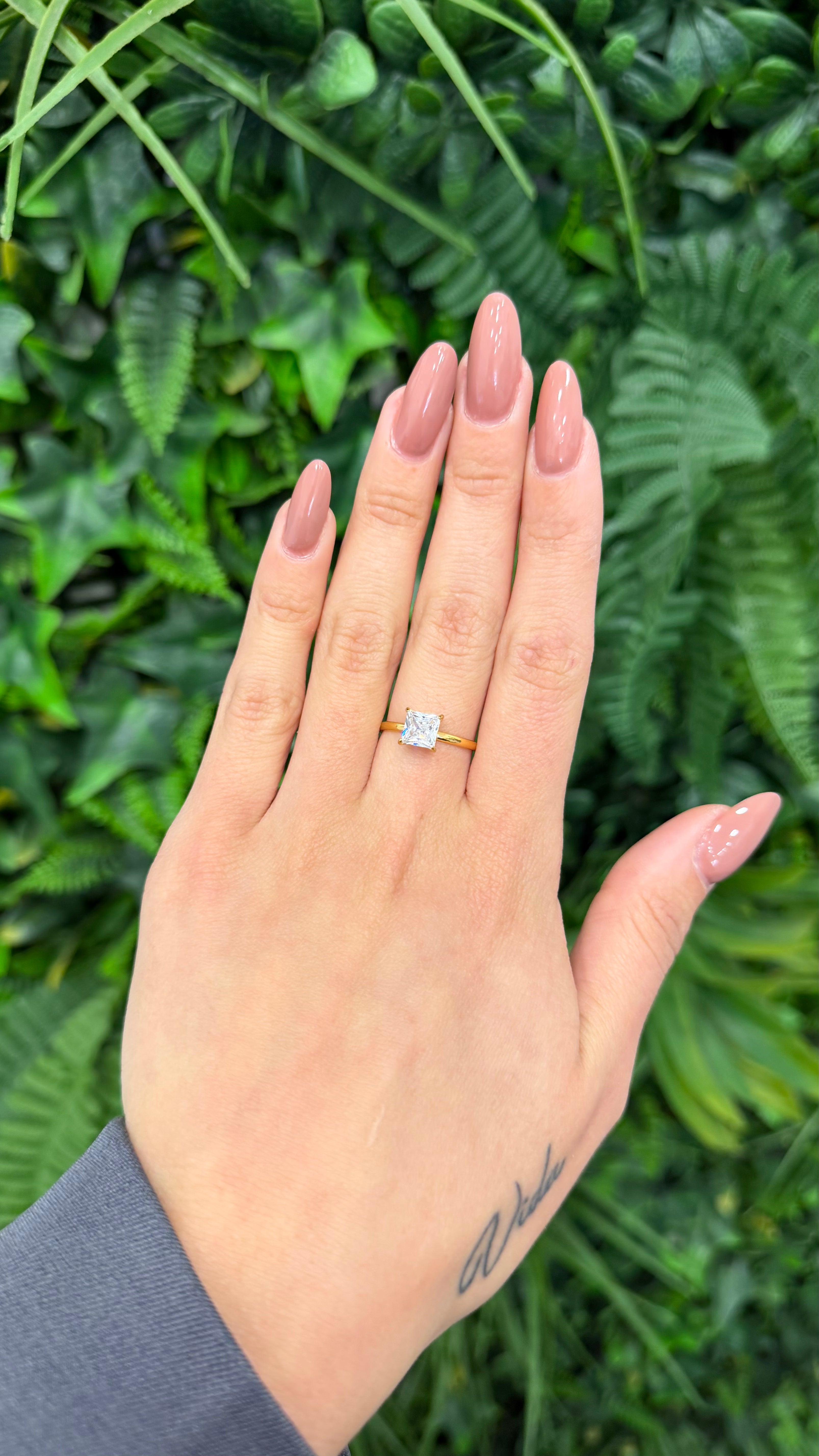 Anello solitario quadrato