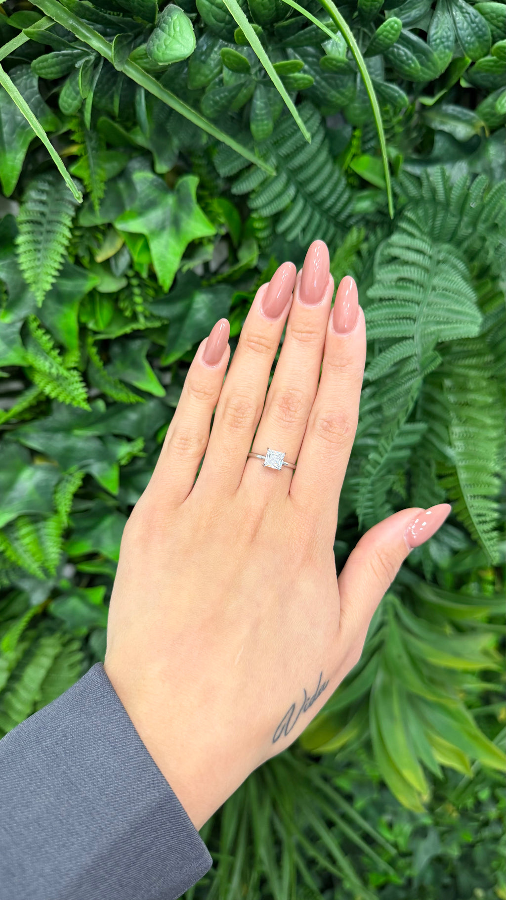 Anello solitario quadrato