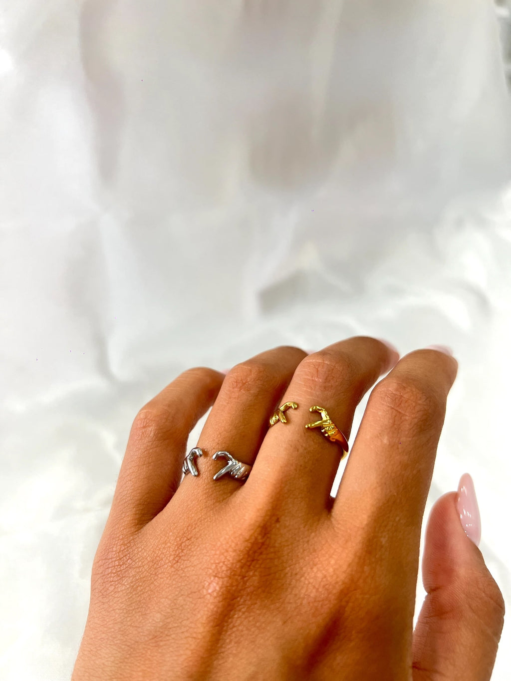 Anello cuore mani image 1